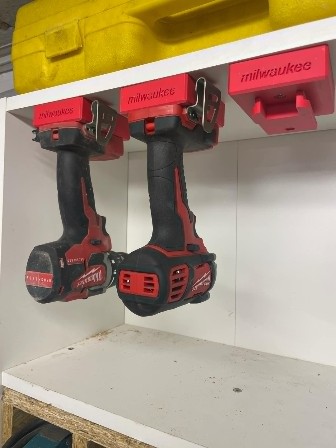 Milwaukee M18 gép akasztó (1db)